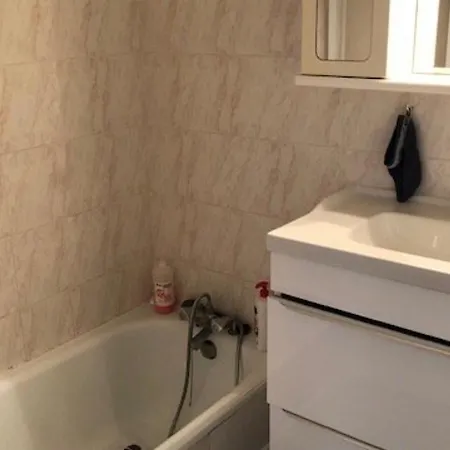 Ferienhaus Villa Mitoyenne 6 Pers Avec Piscine, Parking, Clim - Fr-1-607-155 *