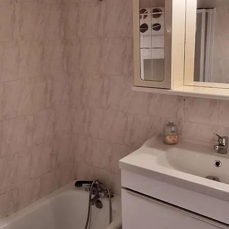 Villa Mitoyenne 6 Pers Avec Piscine, Parking, Clim - Fr-1-607-155