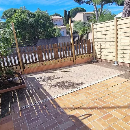 Hébergement de vacances Villa mitoyenne 6 pers avec piscine, parking, clim - FR-1-607-155 Agde